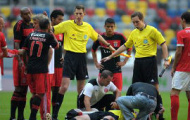 Video giao hữu: Luisao đánh ngất trọng tài (Fortuna Dusseldorf vs Benfica)