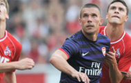 'Hoàng tử' Podolski lập cú đúp, Arsenal thắng đậm Kologne