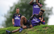 Alex Song lại khiến Barca phải phiền lòng