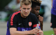 Chưa xác định được tương lai, Bendtner vẫn 'làm cao'