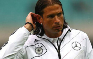 Bị bỏ rơi, Wiese vẫn bảo vệ ông thầy Joachim Low trước dư luận