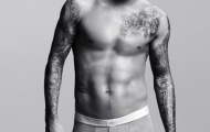 Becks được dựng tượng mặc đồ lót