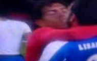 Video: Tevez ôm hôn Lisandro Lopez
