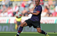 Podolski lên 'dây cót tinh thần' cho Arsenal