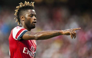 Barca được “bật đèn xanh” trong thương vụ Alex Song