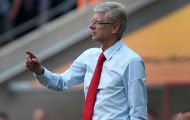 Wenger “dìm hàng” Van Persie