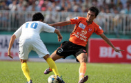Chuyện chỉ có ở V.League: 2 đánh 1...