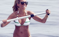 Vẻ đẹp 'từng centimet' của vợ Van der Vaart