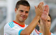 Azpilicueta rời Marseille đến Chelsea kiểm tra y tế