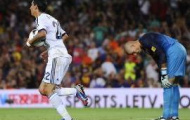 Video: Sai lầm đáng trách của Victor Valdes biếu không cho Di Maria một bàn thắng
