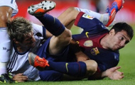 Video: Coentrao đè đầu cưỡi cổ Messi ngay trên sân Nou Camp