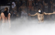 Video: Khung cảnh hỗn loạn trong trận đấu giữa PAOK và Rapid Vienna