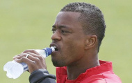 Bão chấn thương tàn phá, Ferguson tính để Evra đá... trung vệ