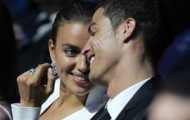Irina Shayk hôn Cris Ronaldo đắm đuối trong lễ trao giải
