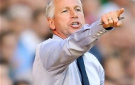 Video: Huấn luyện viên Alan Pardew biểu diễn kĩ thuật điêu luyện