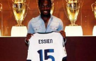 Video: Michael Essien đặt bút ký hợp đồng với Real tại văn phòng chủ tịch CLB