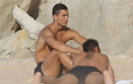 Ronaldo thư giãn sau khi bất chợt... buồn