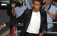 Chelsea KHÔNG BAO GIỜ để Ashley Cole ra đi