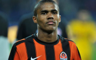 Napoli vẫn ngày đêm dõi theo Douglas Costa