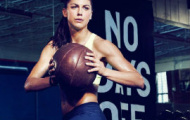 Video: Hot girl bóng đá Mỹ khỏe khoắn trong quảng cáo của Nike