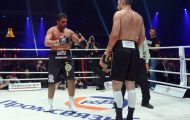 Vitali Klitschko thắng vì đối thủ tét mí mắt