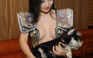 'Gái hư' C-biz lại nổi loạn với váy áo phản cảm