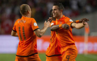 HLV Hà Lan khen Van Persie 'siêu chuyên nghiệp'