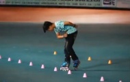 Video: Tuyệt kỹ trượt patin của cậu bé Zhang Hao
