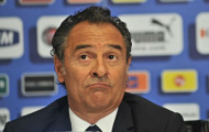Prandelli bảo vệ Pirlo