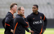 Kluivert mơ một ngày làm HLV Barcelona hoặc Real Madrid