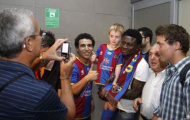 Obafemi Martins mừng rỡ khi khoác lên mình chiếc áo của Levante