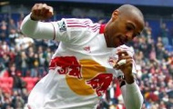 Video: Thierry Henry ghi bàn từ chấm đá phạt góc