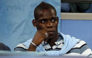 Balotelli: Thiên tài sắp bị hủy hoại vì gái và ma men