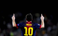 CR7 chỉ đáng ‘xách dép’ cho Messi