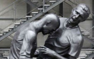 Cú thiết đầu công nổi tiếng của Zinedine Zidane được dựng tượng