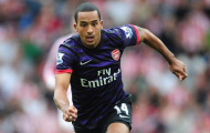 Hết muốn làm Henry, Walcott lại nhớ Persie