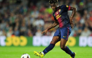 Alex Song tích cực học đá ở vị trí... trung vệ tại Barca