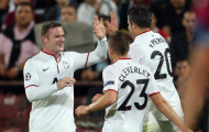 Rooney bóng gió chê hàng thủ Man Utd quá tệ