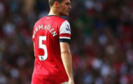Video: Thomas Vermaelen ngã chổng vó khi đu xà ngang