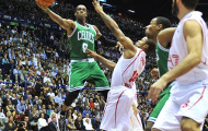 Boston Celtics giành chiến thắng đầu tiên trong chuyến du đấu Châu Âu