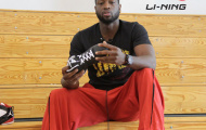 Sao bóng rổ Dwyane Wade ký hợp đồng quảng cáo với Li-Ning