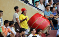 Người thổi hồn cho sân cỏ Việt: Những nhịp trống có ma