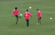 Video:  3 cầu thủ Bayern nhảy Samba với 2 trái bóng