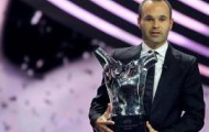 Video: Iniesta mang phần thưởng danh giá về La Masia làm kỷ niệm