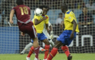 Video: Cú sút xa không thể cản phá của Juan Arango (Venezuela) v Ecuador
