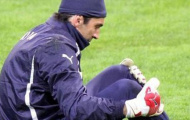 Buffon bị nghi cố tình chấn thương để nghỉ bắt cho Azzurri?