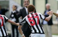 Video Serie A: Thiếu người, Udinese vẫn đá bại Pescara