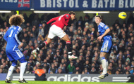 Chelsea: Mua Chicharito vì quá sợ anh?