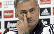 Mourinho sẵn sàng cho siêu tiền đạo làm hậu vệ