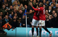 Chelsea có nguy cơ bị phạt vì CĐV ném ghế vào cầu thủ M.U